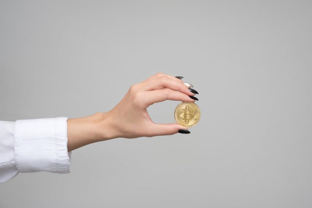holding-bitcoin