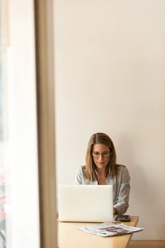 woman-on-laptop